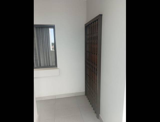 2 BEDROOM APARTMENT FOR SALE IN UMHLANGA RIDGE